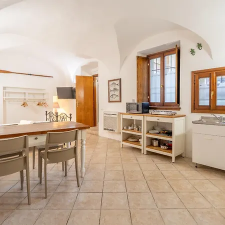 Historic Borgo Campidoglio 3
