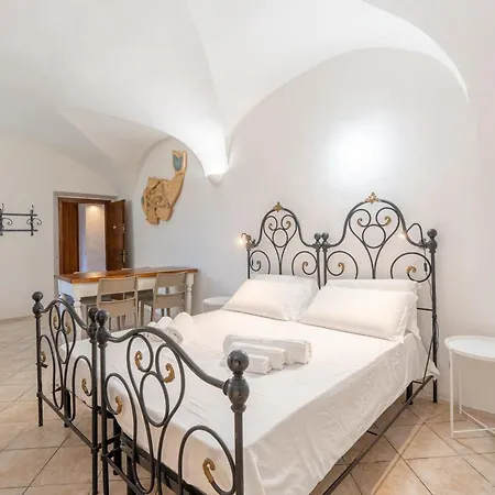 Historic Borgo Campidoglio 3 Apartment