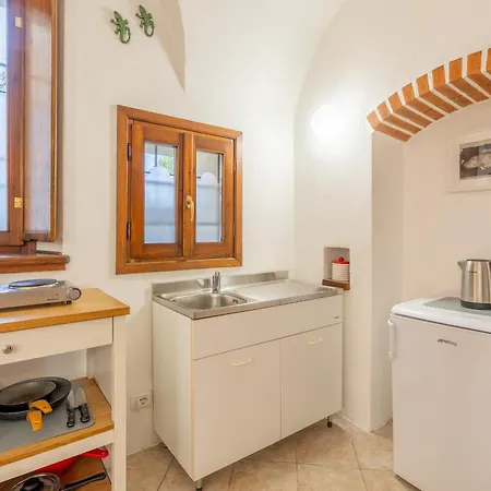 Historic Borgo Campidoglio 3 Apartment Lenno